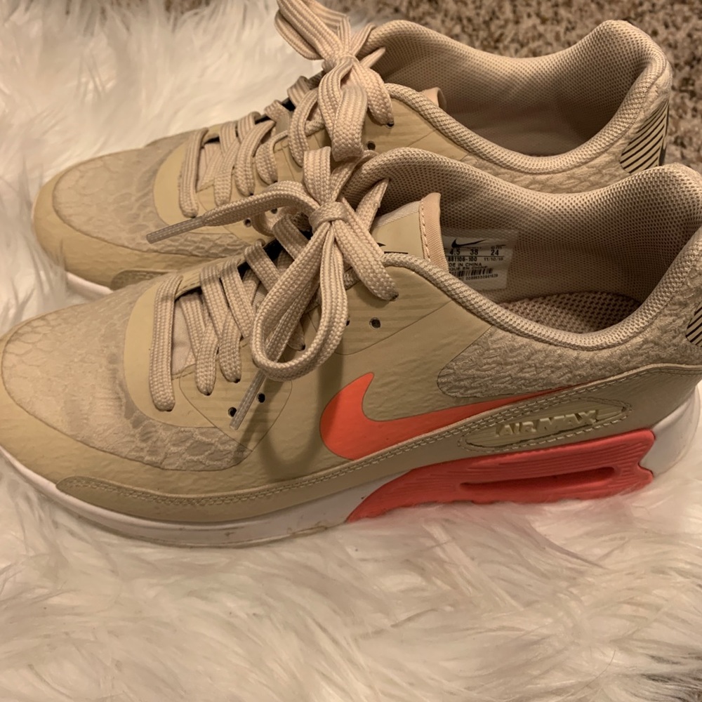 Nike AirMax Sneakers